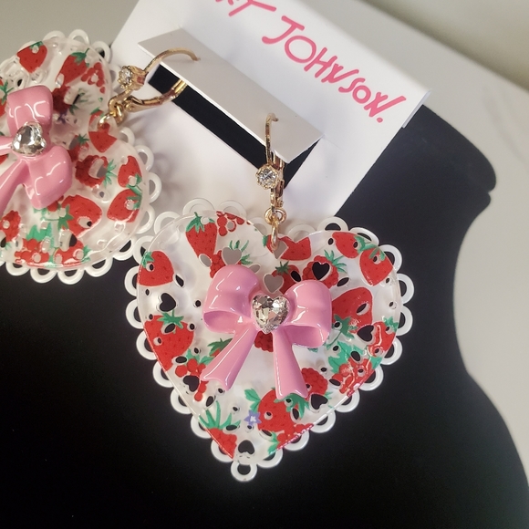 Lace Heart Strawberry 🍓 Earrings Betsey Johnson - Picture 4 of 6